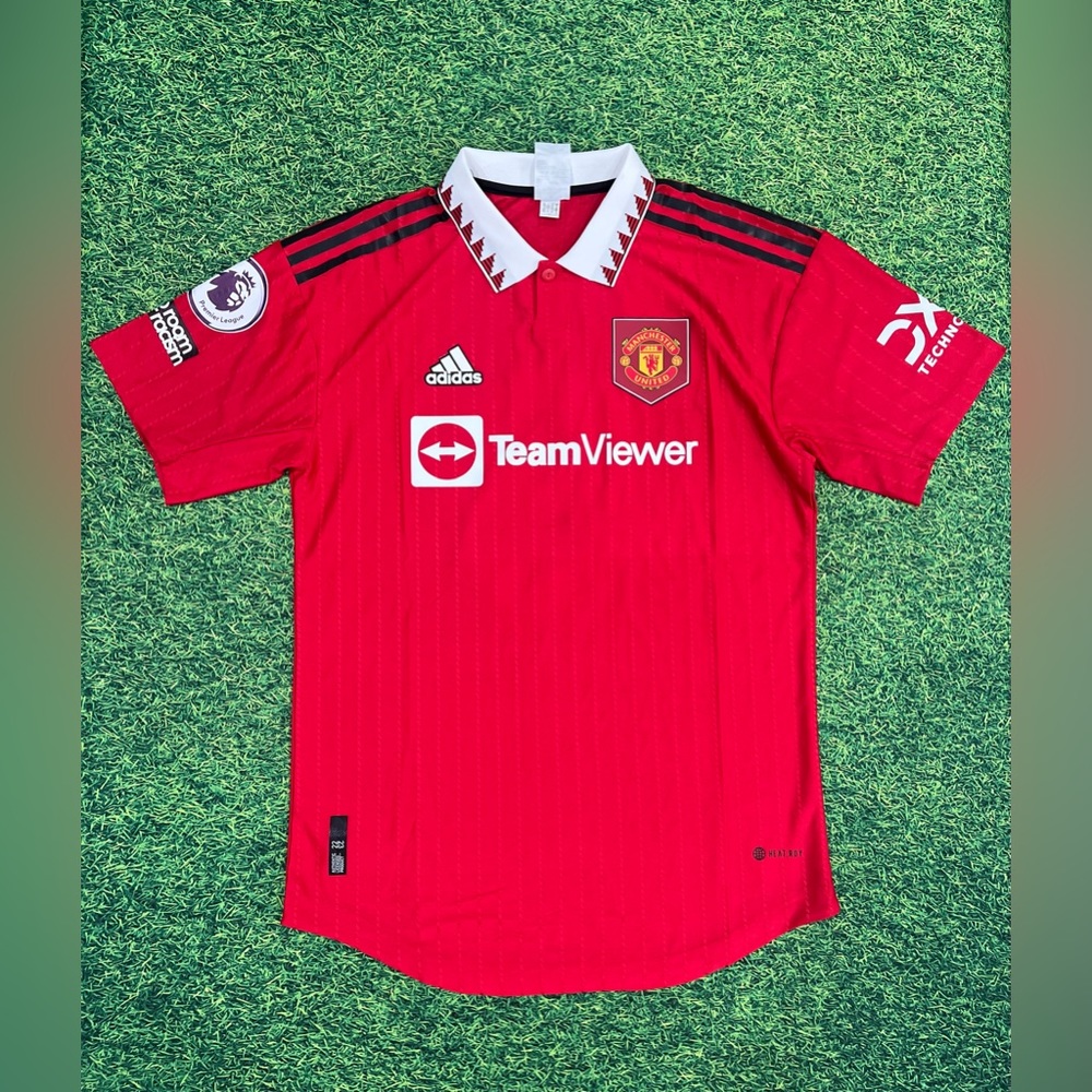 Manchester United Home Authentic Shirt 2022-23 with Fernandes printing